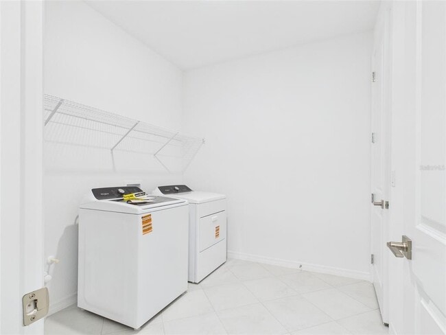 Building Photo - 7216 SW 58th Pl