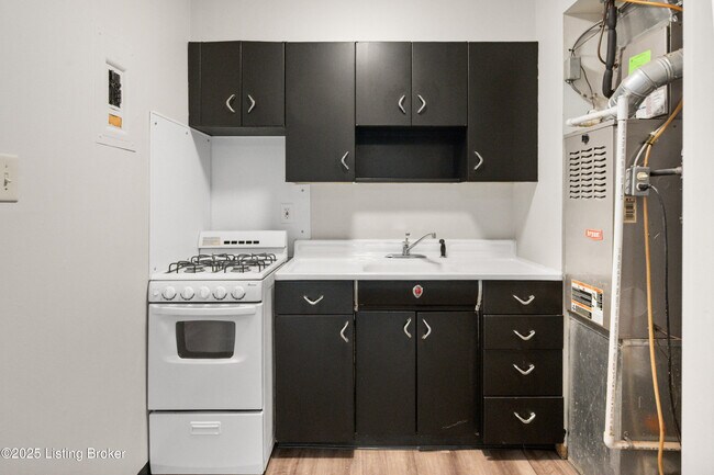 Building Photo - 2220 Heather Ln