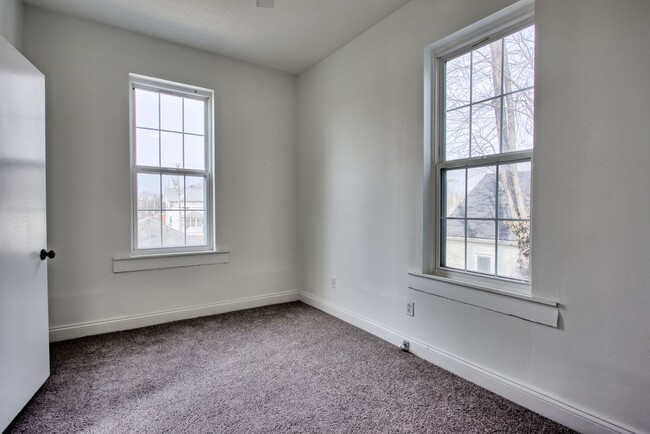 Building Photo - 237 S Fillmore St