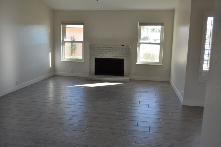 Building Photo - 10795 N 109th St