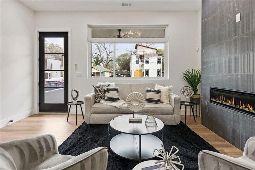 Building Photo - 582 Hope St SW