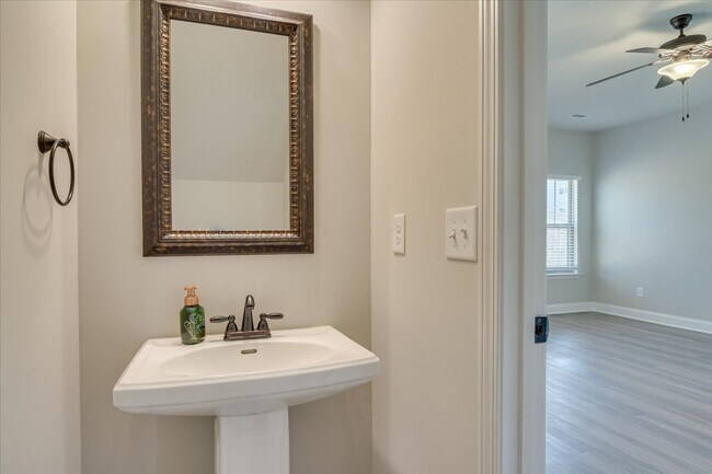 Building Photo - 4 bedroom, 2.5 bathroom in Harlem, GA with...