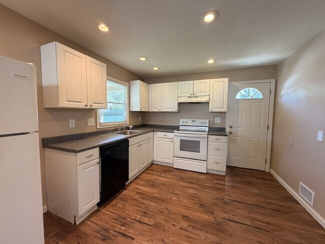 Building Photo - 6504 N 33rd St