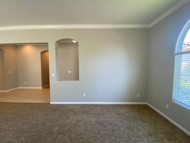 Building Photo - 4 bedroom in Paso Robles