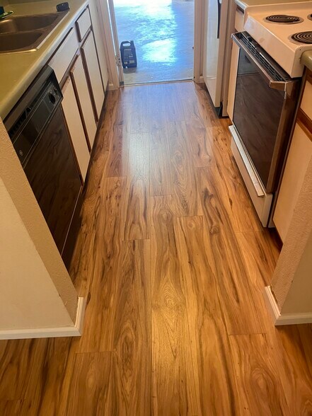 Kitchen - 7447 Spy Glass Ct