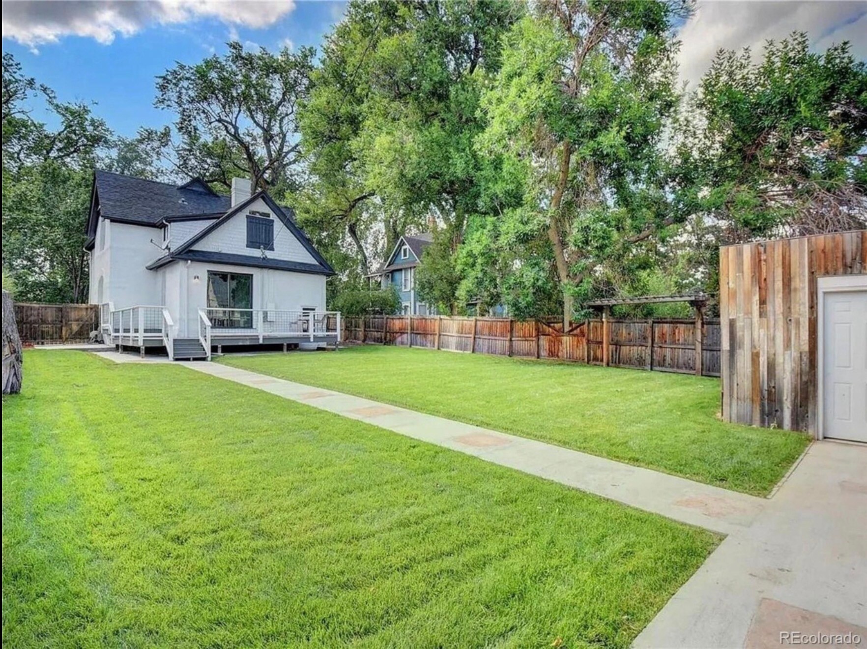 Building Photo - 2126 Grove St