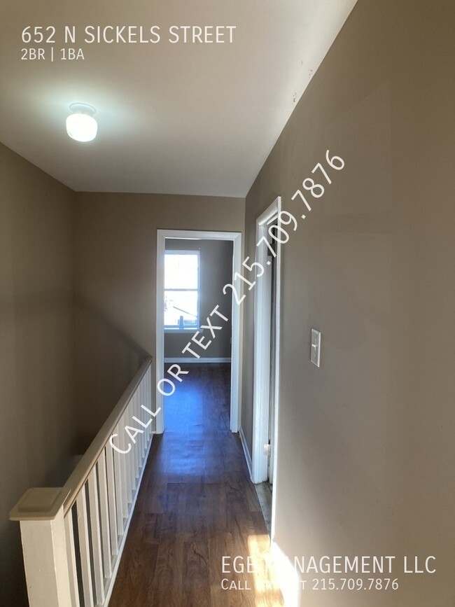 Building Photo - Cozy 2 bed 1 bath with backyard. Renovated!!