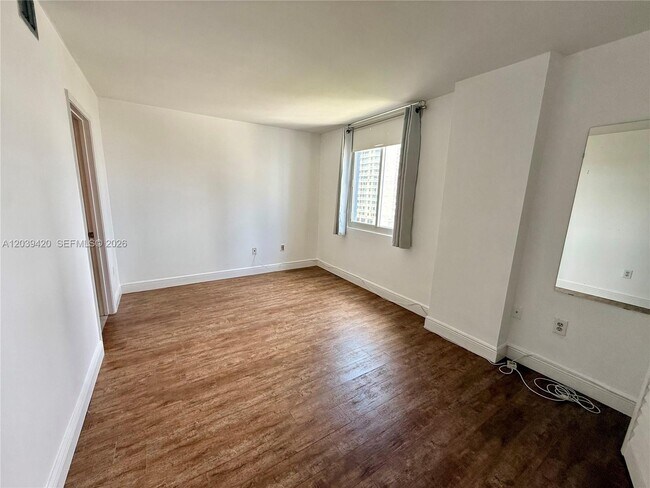 Building Photo - 800 N Miami Ave