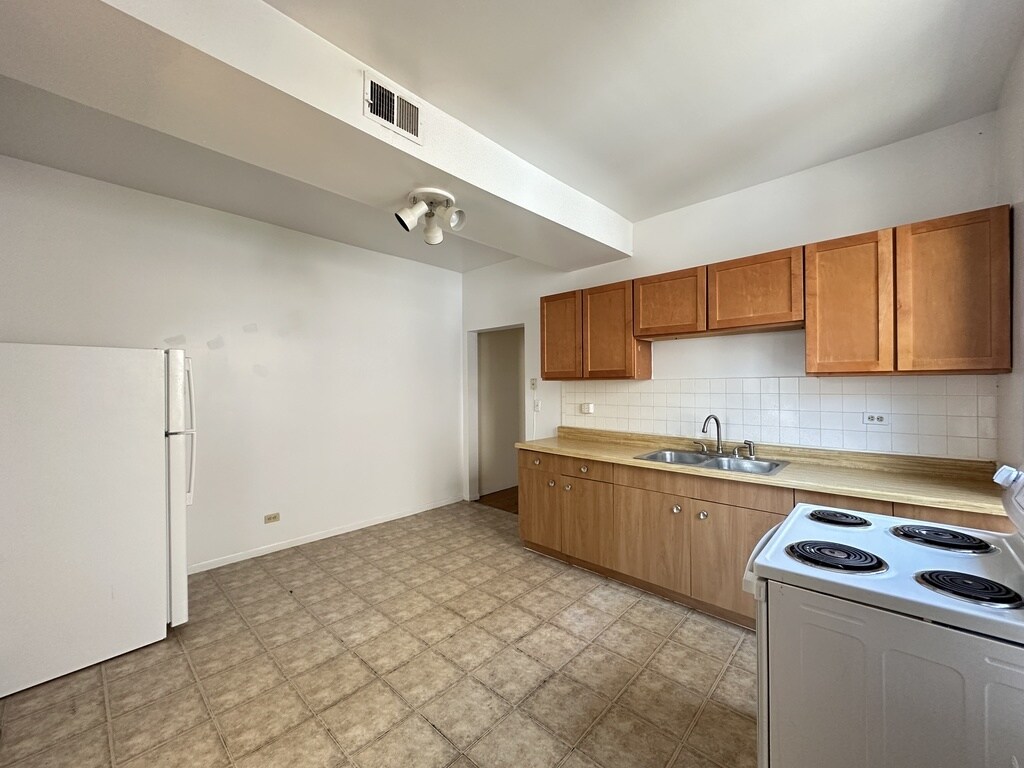Building Photo - 3147 W Medill Ave