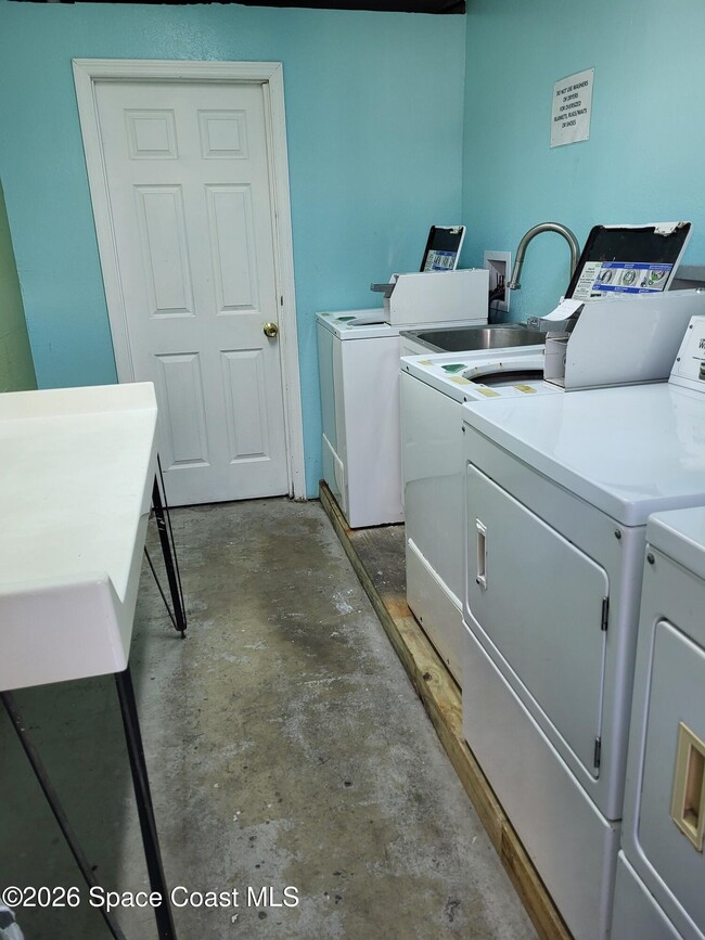 Building Photo - 1425 Oak St