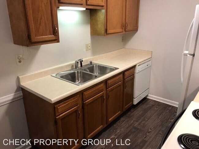 Building Photo - 2 br, 1.5 bath House - 6516 Six Mile Lane #2