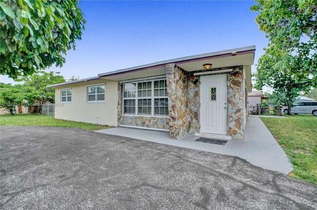 Building Photo - 6540 McKinley St