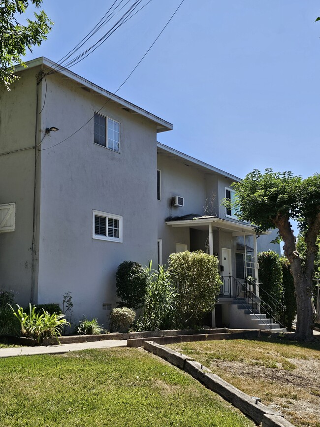 Building Photo - 2616 crestmoore pl
