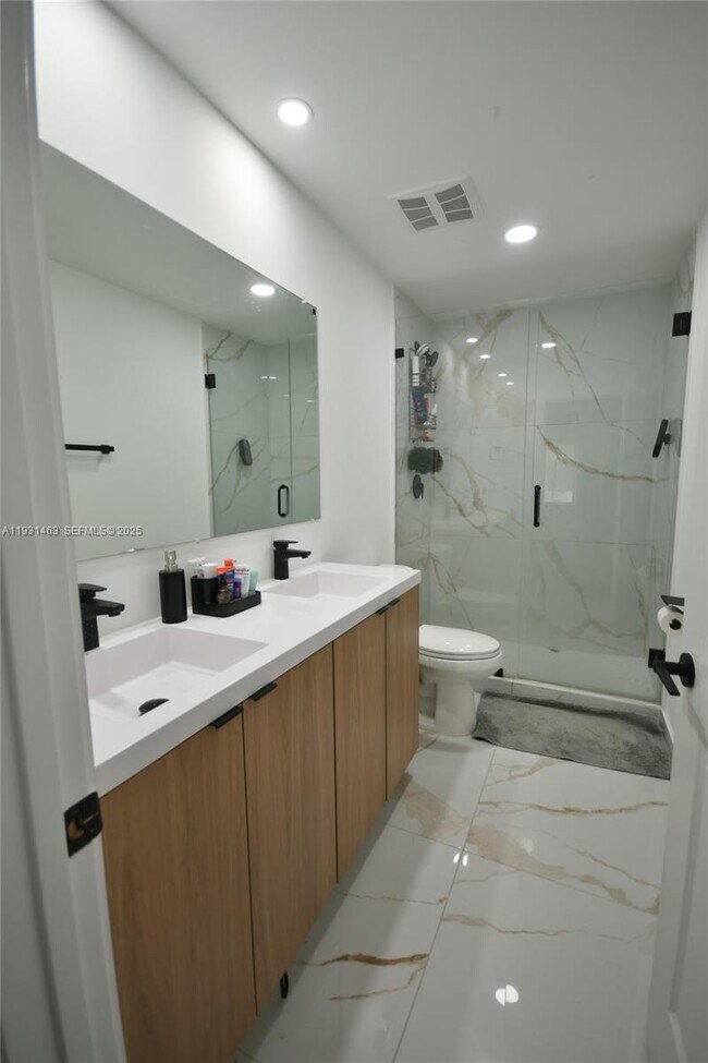 Building Photo - 13390 NW 2nd Ln