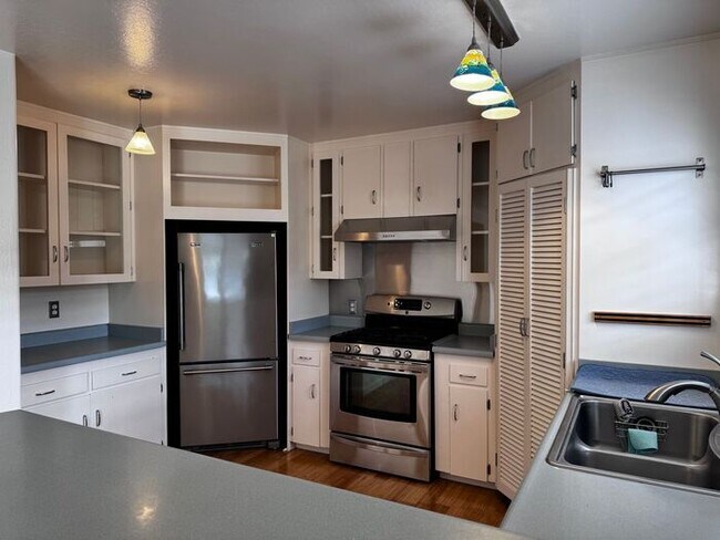 Building Photo - Charming Two Bedroom Pacific Grove Home