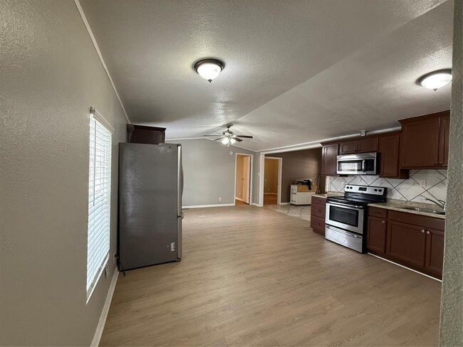 Building Photo - 7200 Fm 487