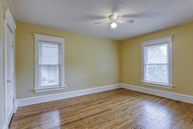 SW Bed room - 2nd floor - 4333 Charlotte St