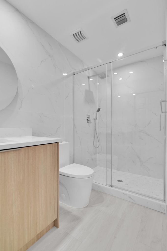 Building Photo - 6599 Old Farm Trl