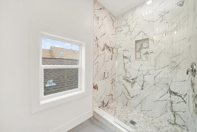 Building Photo - 554 W Cullerton St
