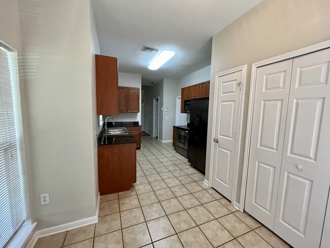 Building Photo - 8202 Downpatrick Ct