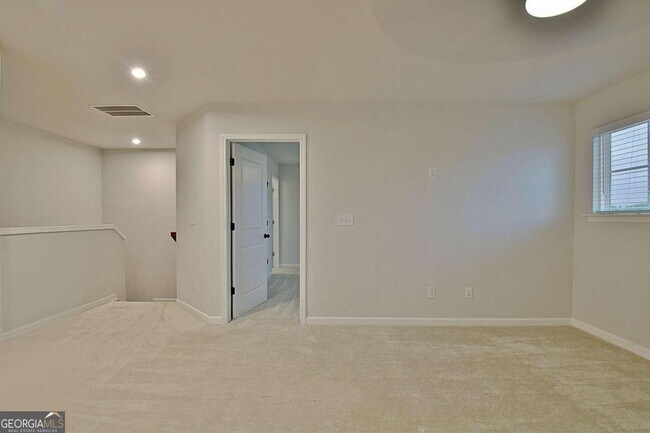 Building Photo - 504 Albertson Ave
