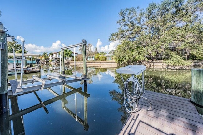 Building Photo - 640 Geneva Pl