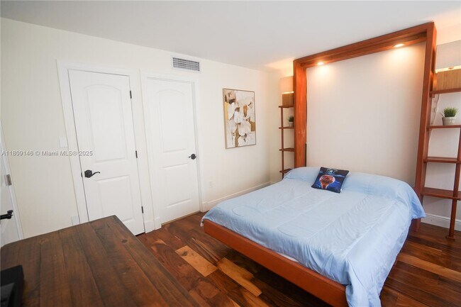 Building Photo - 18031 Biscayne Blvd