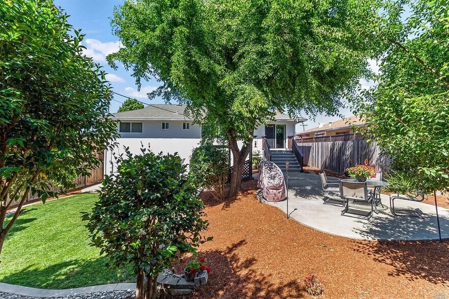 Building Photo - 352 Los Cerritos Dr