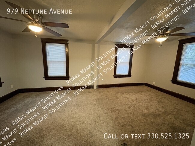 Building Photo - 979 Neptune Ave