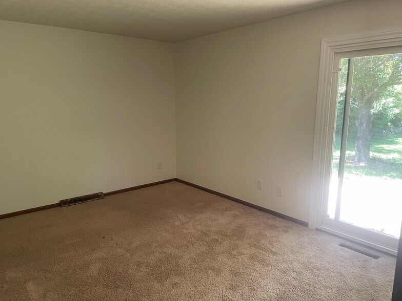 Main Bedroom - 4406 Larkdale Drive