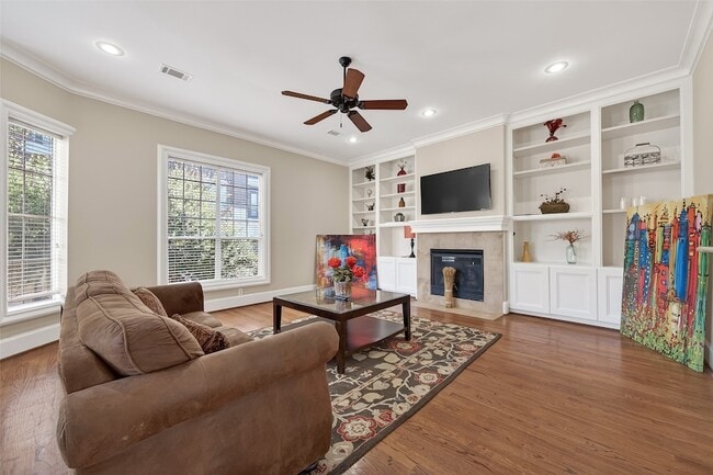 Building Photo - 105 Detering St