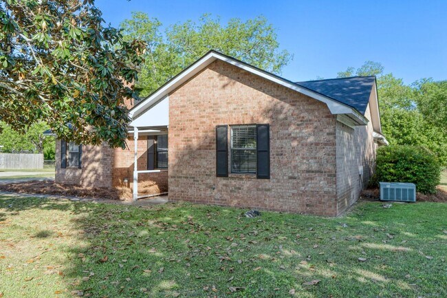 Building Photo - Lee County!