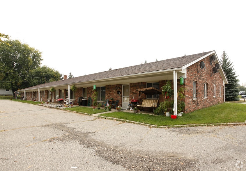 Building Photo - ONE11 South Lyons Flats
