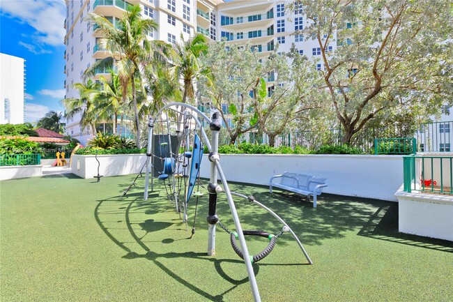 Building Photo - 20000 E Country Club Dr