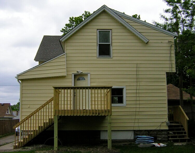 Back of house - 527 Hall Ave