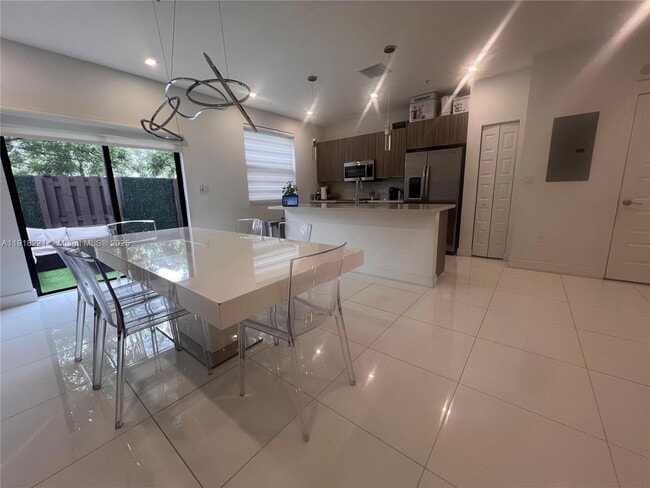 Building Photo - 10431 NW 82nd St