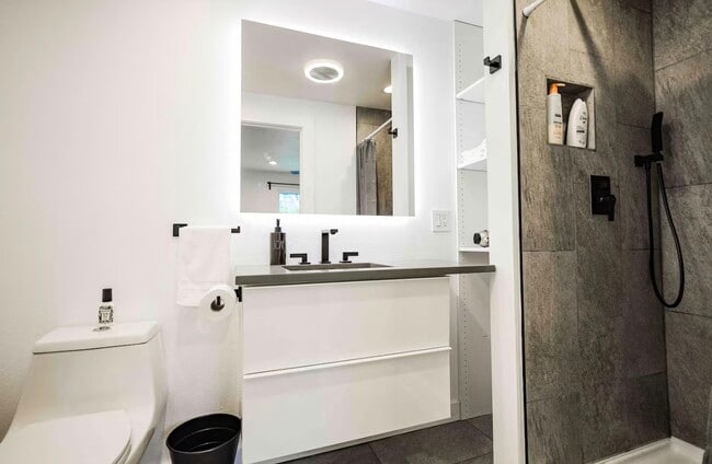 Building Photo - 4541 NE 19th Ave