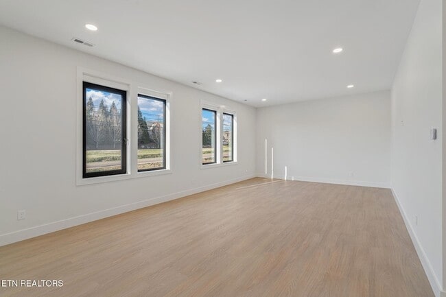 Building Photo - 7826 S Northshore Dr