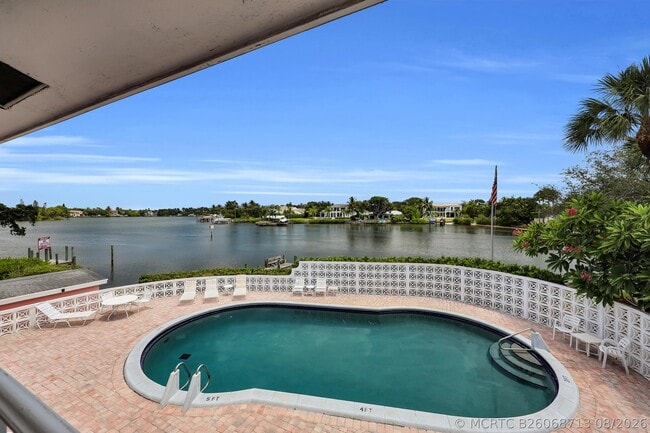 Building Photo - 475 Tequesta Dr