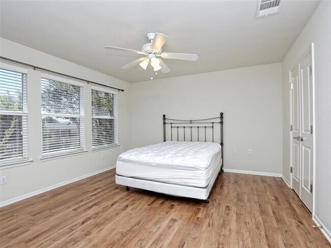 Building Photo - 522 Salt Creek Lane