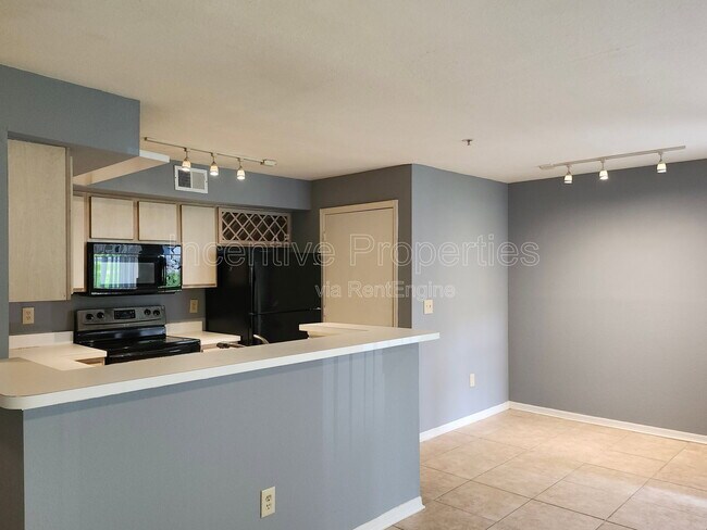 Building Photo - 7220 Westpointe Blvd