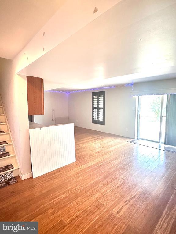 Building Photo - 332 Rubens Cir