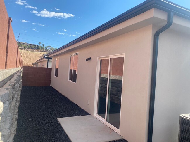 Building Photo - 3 Bedroom single level in Desert Flower