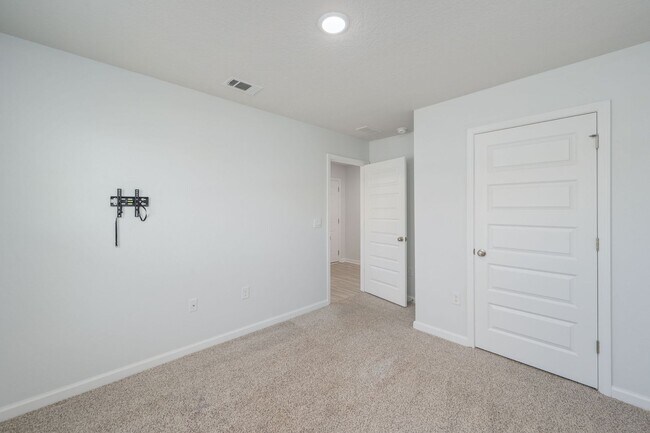 Building Photo - 522 Mary Lou Way