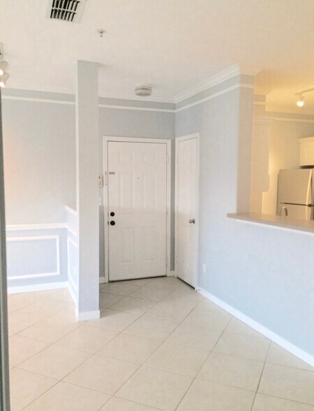 Building Photo - 4345 Bayside Village Dr