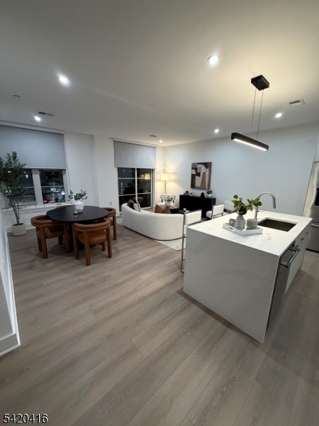 Building Photo - 423 South Ave W