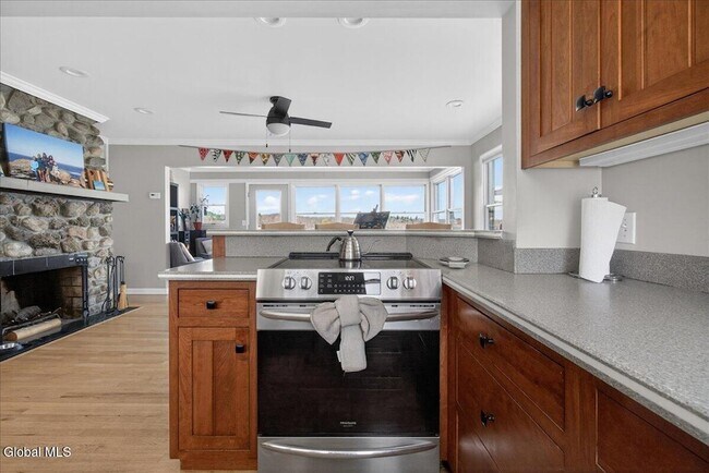 Building Photo - 15 Chase Ln