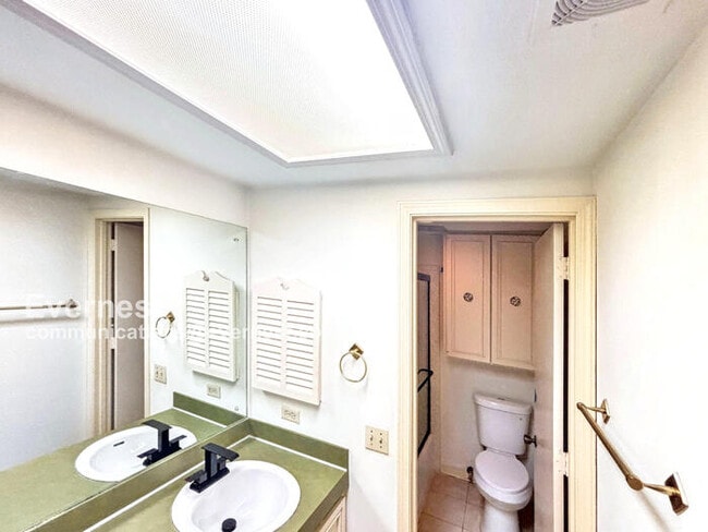 Building Photo - 37 Crossgates Dr