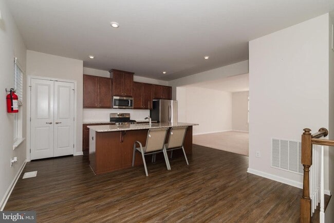 Building Photo - 6 Sparrow Cir