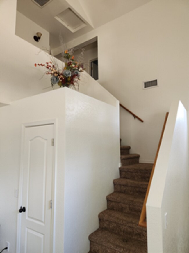 Building Photo - 2571 S Eureka Ln